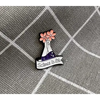 Pinarna.cz - Odznáček Science is life / Věda je život