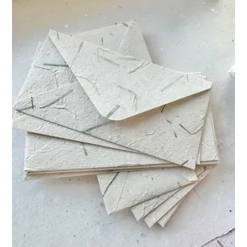 Obálka Sapaimport Obálka DL z nepálského papíru přírodní s trávou