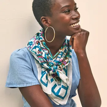 Šátek Šátek z bavlněného voálu s potiskem květin režná/modrá