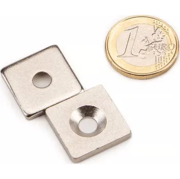Dekorativní magnet Ocelová základna pro&nbsp;magnet 20&nbsp;×&nbsp;20 v.&nbsp;3&nbsp;mm, M5