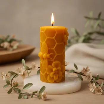 Velikonoční dekorace Svíčka z včelího vosku - Včela a květiny