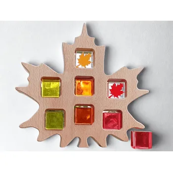 Dřevěná hračka Dřevo z duhy - Javorový list (s epoxidovými kostkami)