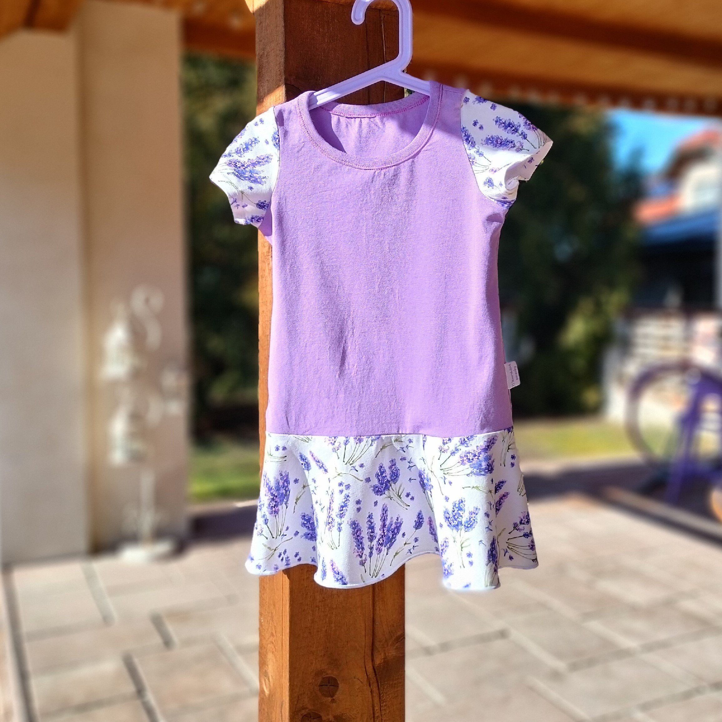 Dívčí šaty FIALOVÉ s levandulí Velikost: 116