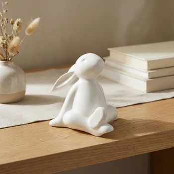 Skleněná figurka zajíce sedícího po turecku ODELO 19 × 16 cm bílá