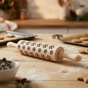 Váleček na těsto Gravírovaný váleček na těsto se sněhovými vločkami WOODEN KITCHEN 39 × 6 cm