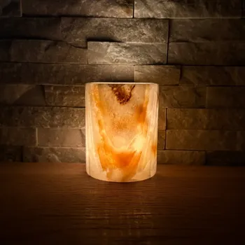 Svícen Svícen z přírodního kamene - Dvojí podstata konkrétní kus z fotek, jedinečný originál, výška cca 9,5 cm