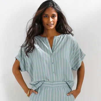 Dámská halenka Pruhovaná halenka na knoflíčky, s krátkými rukávy modrošedá 52