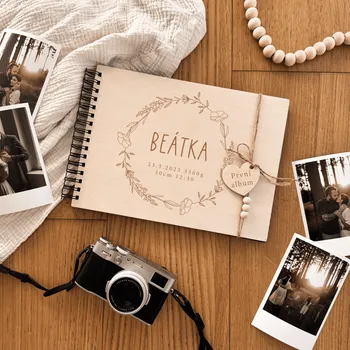 Fotoalbum Dřevěné dětské fotoalbum Woodify Věnec IV Velikost: A6