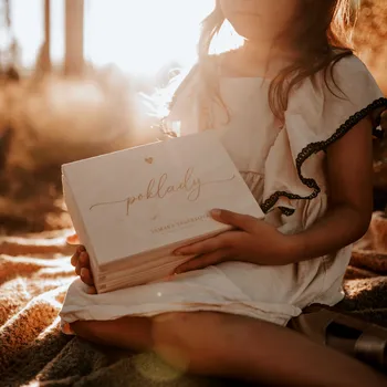 Dekorace do dětského pokoje Dřevěný vzpomínkový box se jménem Woodify Poklady Velikost: Velikost XS (22x16x8,5)