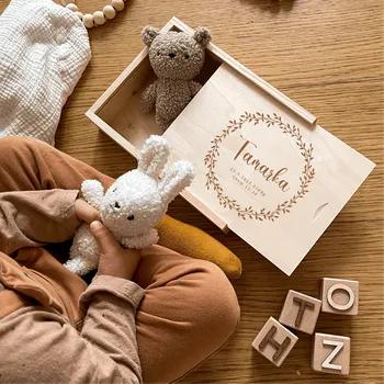 Dárková krabička Woodify Dřevěná krabička na fotografie Věneček