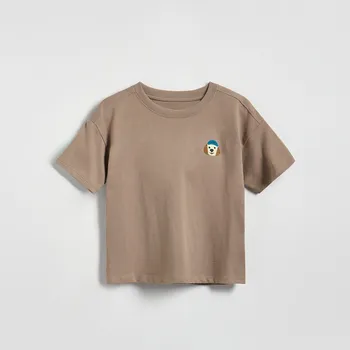 Chlapecké tričko Reserved - Tričko s&nbsp;vyšíváním - kávová - 952IX-84X - 952IX-84X-104