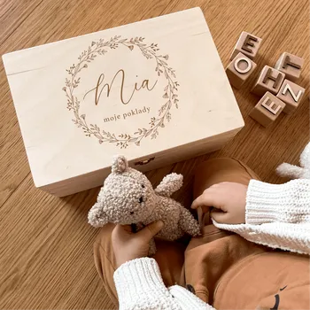 Dřevěný vzpomínkový box se jménem Woodify Wreath I Velikost: Velikost XS (22x16x8,5)