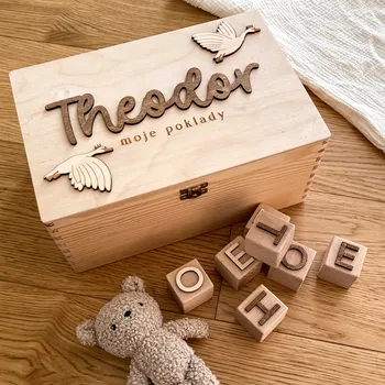 Dřevěný vzpomínkový box se jménem Woodify Labutě Velikost: Velikost XS (22x16x8,5)