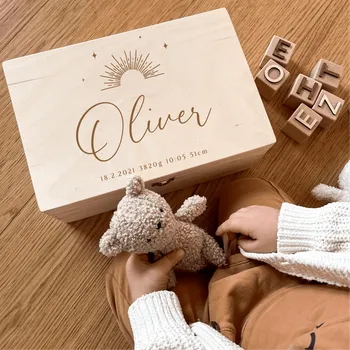 Dřevěný vzpomínkový box se jménem Woodify Slunce Velikost: Velikost XS (22x16x8,5)