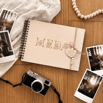 Fotoalbum Dřevěné dětské fotoalbum Woodify Písmena Velikost: A6