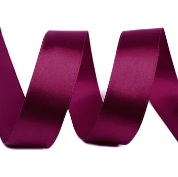 Stuha Atlasová stuha šíře 25 mm Varianta: 165 červená třešňová, Balení: 22.5 m