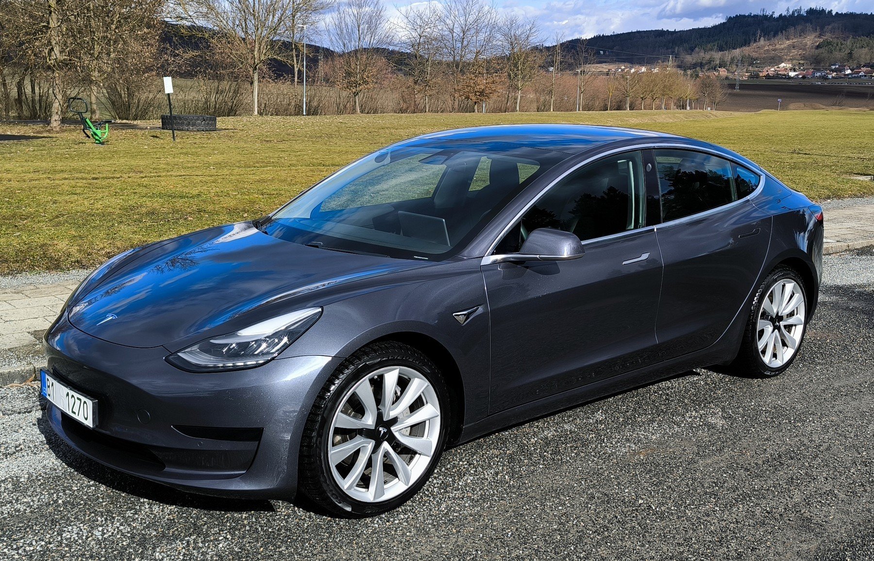 Tesla model 3 Standard Range Plus RWD Sedan, 225 kW, LFP