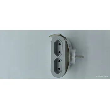 Elektrická zásuvka LEGRAND ADAPTÉR 2P 4 ZÁSUVKY BOČNÍ 694592 10A ZÁSTRČKA TYP F 2300W