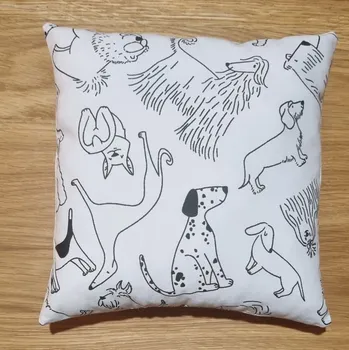 Dekorace do dětského pokoje NEBE DOMA Vybarvovací polštářek – Psi | kreativní tvoření 20 × 20 cm