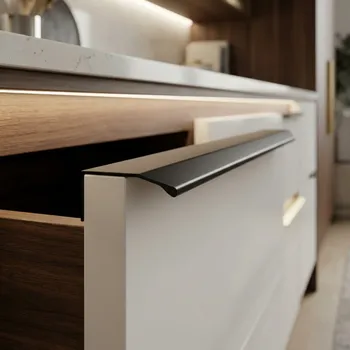 Nábytkové kování Interex design Úchytka na hranu dvířek MAURA / Černá matná 1200 mm