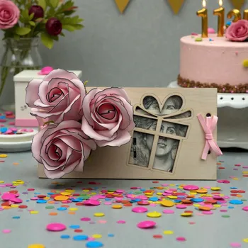 Obálka Narozeninová dřevěná obálka na peníze z březové překližky s růžovými mýdlovými růžemi s černým lemem a dekorativním motivem