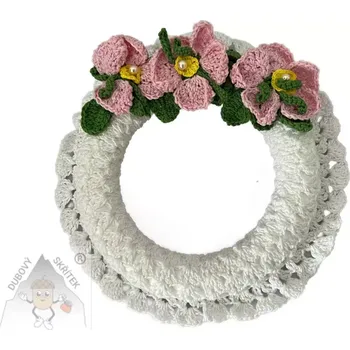 Dubový skřítek Rozkvetlý háčkovaný věneček – šípkové růžičky a elegance