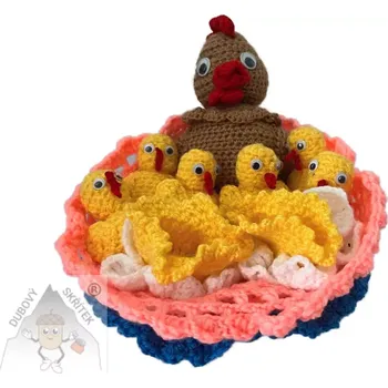 Velikonoční dekorace Dubový skřítek Háčkovaná slepička s kuřátky – originální velikonoční dekorace