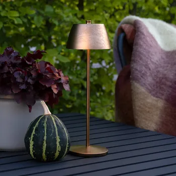 Venkovní osvětlení Konstsmide LED stolní lampa na baterie Eze, matná měď, 32 cm, IP54, USB měď (matná) 1 x 3,1 W LED - Doprava zdarma