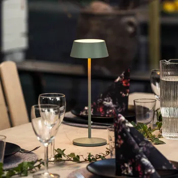 Venkovní osvětlení Konstsmide LED stolní lampa Menton na baterie, zelená, výška 27 cm, IP54, USB zelený 1 x 2,9 W LED - Doprava zdarma