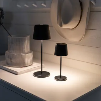 Venkovní osvětlení Konstsmide LED stolní lampa na baterie Vence, výška 22 cm, černá, IP54, USB 1 x 1,6 W LED - Doprava zdarma