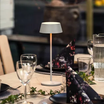 Venkovní osvětlení Konstsmide LED stolní lampa Menton na dobíjecí baterii, šedá, výška 27 cm, IP54, USB 1 x 2,9 W LED - Doprava zdarma