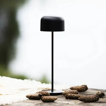 Venkovní osvětlení Konstsmide LED stolní lampa Lille na baterie, výška 36 cm, černá, IP54, USB 1 x 3,5 W LED - Doprava zdarma