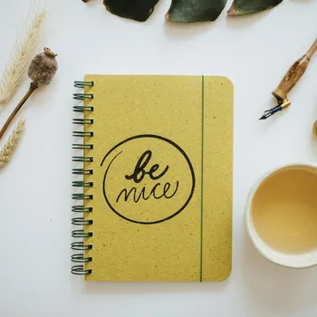 Blok Be Nice Papírový blok zelená tráva linkovaný boční vazba A5 - ZACHRAŇ MĚ