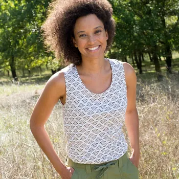 Dámská móda Top s minimalistickým potiskem bílá/khaki 46/48