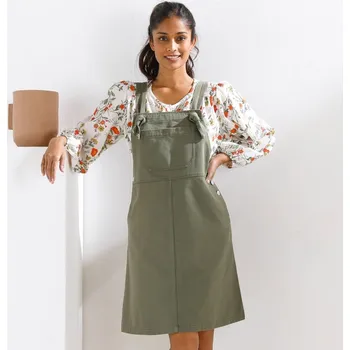 Dámské oblečení Rozšířené šaty s laclem a ramínky na zavázání khaki 48