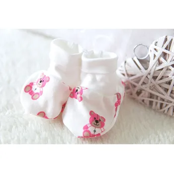 Capáčky AMÁLKA Kojenecké capáčky bavlna, růžoví medvídci Velikost: 56-68