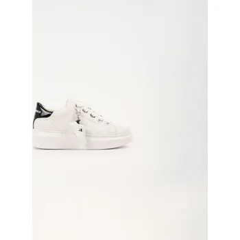 Dámské tenisky Dámské Nízké tenisky KARL LAGERFELD KAPRI KEYCHAIN KAPRI KL62519-011 – Bílá 39