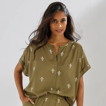 Dámská halenka Halenka na knoflíčky, s krátkými rukávy a etno potiskem khaki 52