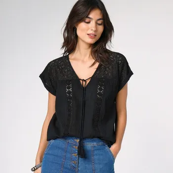 Dámská halenka Kreponová halenka s krajkou a macramé černá 44