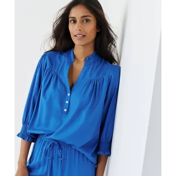 Jednobarevná halenka s výstřihem na knoflíčky modrá 48