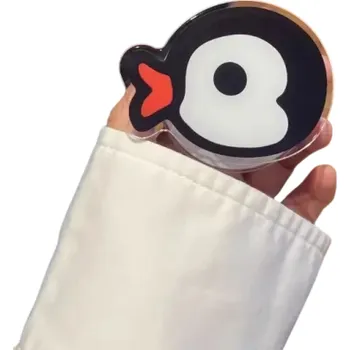 Magnetický držák telefonu pro iPhone 12–16 Univerzální magnetický držák na mobil s černo bílým motivem hlavy tučňáka