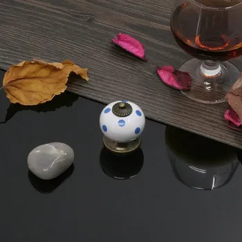 Nábytkové kování Keramická retro dětská úchytka beruška | nábytková knopka 1+1 ks - BÍLÝ