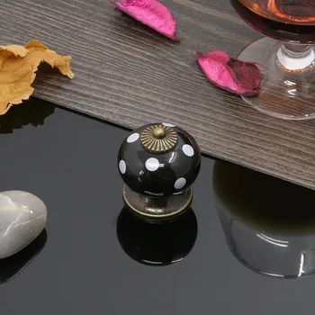 Nábytkové kování Keramická retro dětská úchytka beruška | nábytková knopka 1+1 ks - černý