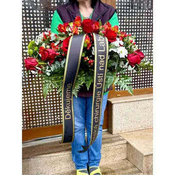 Smuteční dekorace Květinářství Květiny Strašnice věnec 30 cm 25 cm