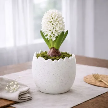 Velikonoční dekorace Wikholm Form Skořápka Mona bílá melange S