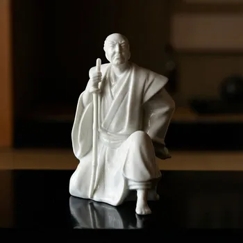 Porcelánová figurka 19 cm bílá