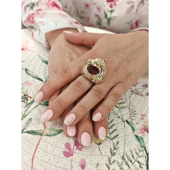 Prsten Masivní pánský prsten kůň s červeným kamenem Velikost prstenu: 69, Váha: 13,54 g, Ryzost: 14kt (585/1000)