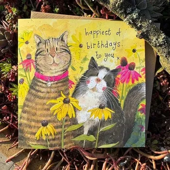 Narozeninové přání se dvěma kočkami v květinách