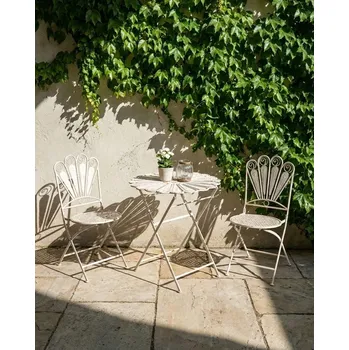 Sada 2 zahradních židlí krémově bílá kovová železná skládací s motivem pavích per vintage styl venkovní nábytek Beliani