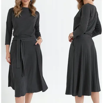 Dámské šaty MÓDNÍ DÁMSKÉ STYLOVÉ ŠATY MIDI S PROŠÍVANÝM PÁSKEM, GRAFITOVÁ, VELIKOST 36 S